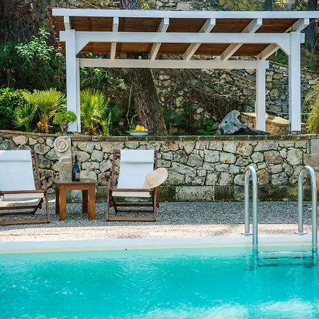 Azzuro House - On The & Private Pool, By Zantewize Βίλα